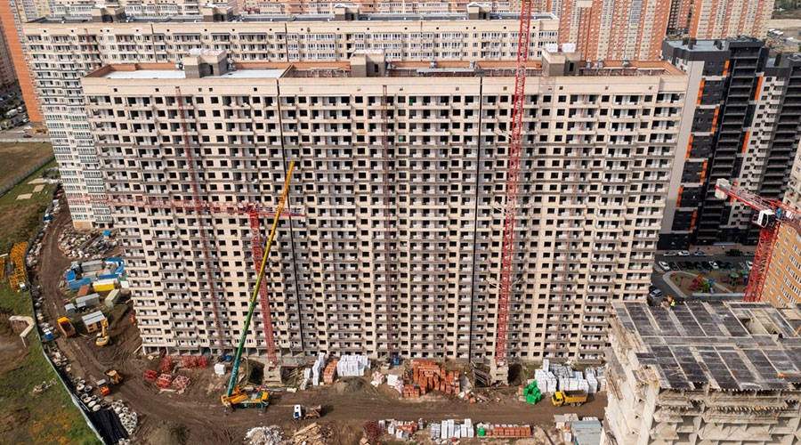 Отчет о строительстве жилого комплекса "родные просторы" от строительной компании "ЮгСтройИмпериал" за октябрь 2021 года.